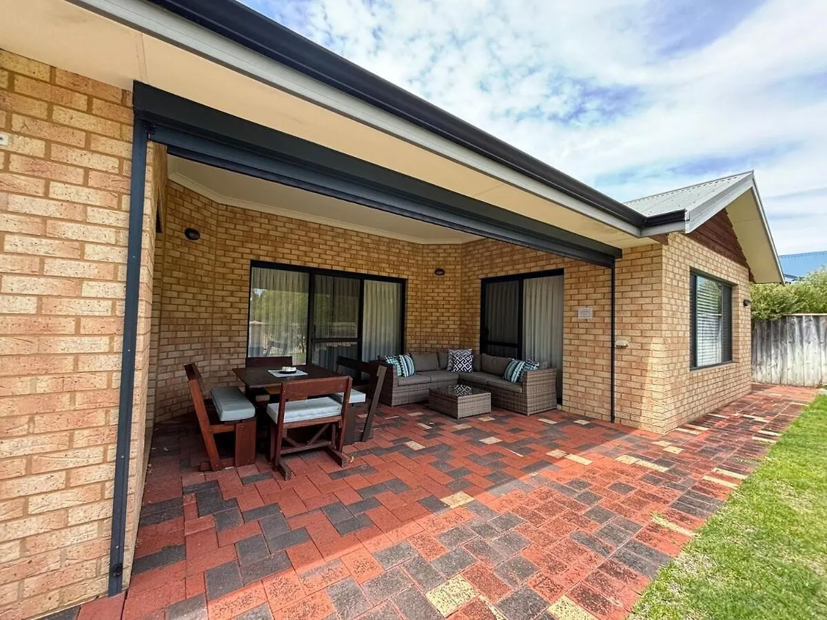 Troon Retreat! Golf, Wineries, Beaches Holiday home *
