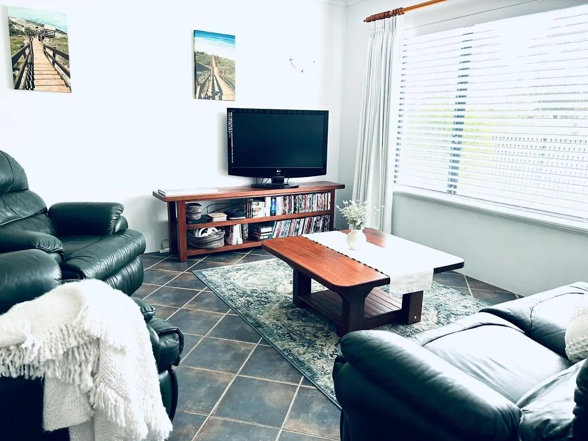 Troon Retreat! Golf, Wineries, Beaches * Dunsborough