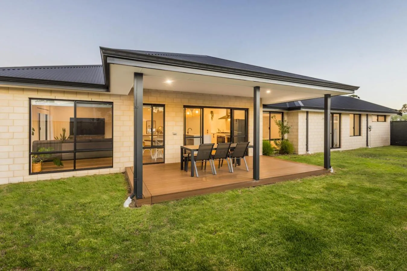 Holiday home Pet-friendly. Bright And Spacious Dunsborough