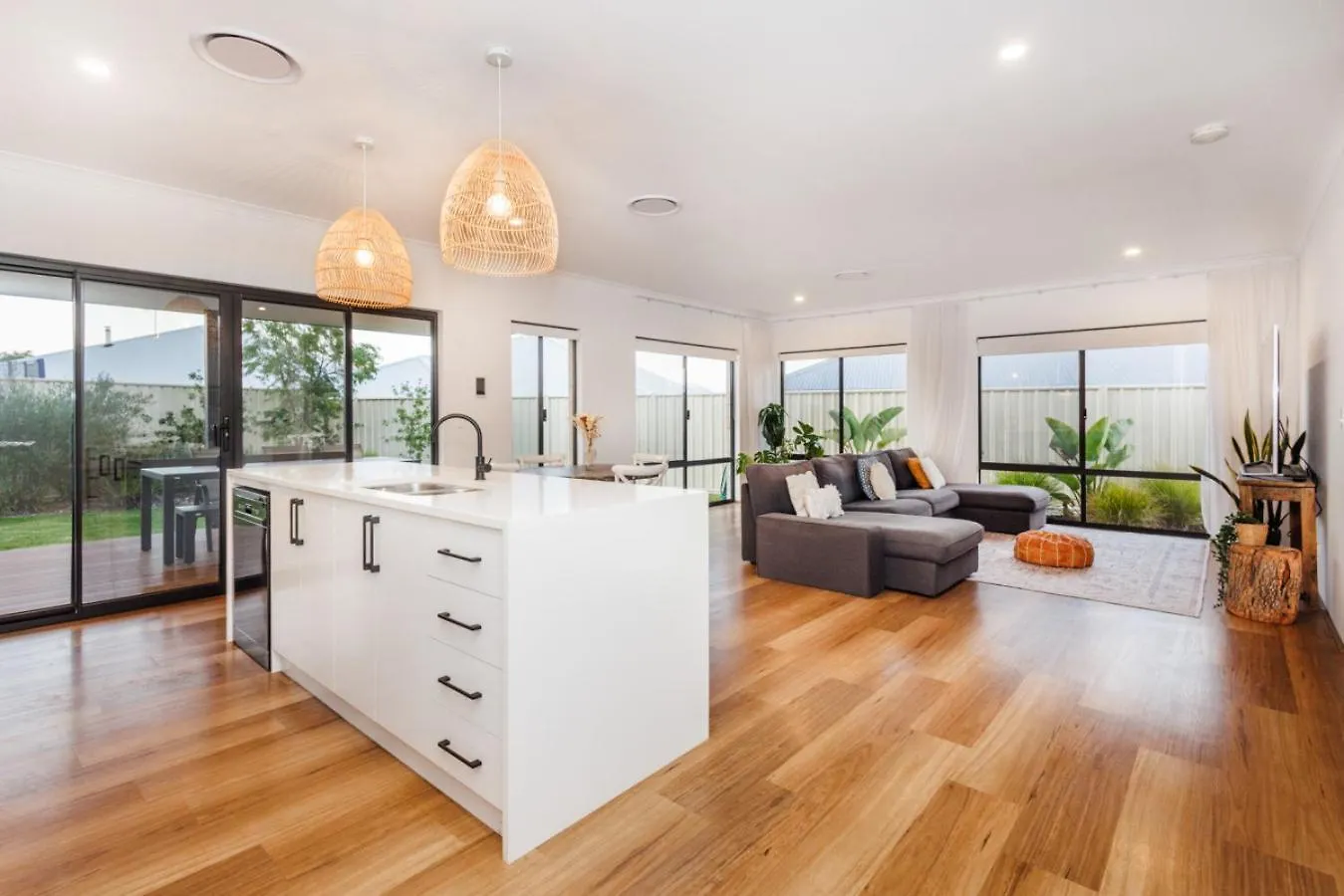 Pet-friendly. Bright And Spacious *