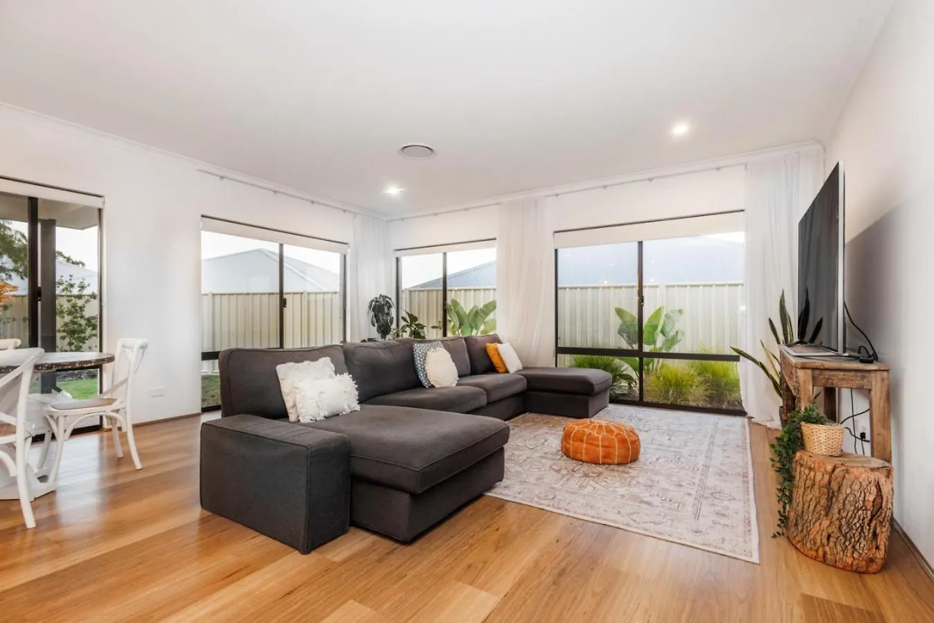 Pet-friendly. Bright And Spacious * Dunsborough
