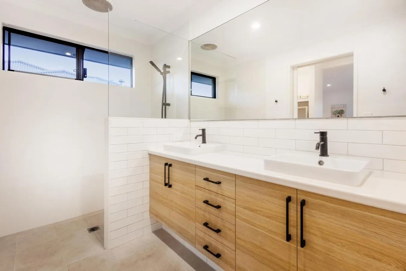 Pet-friendly. Bright And Spacious * Dunsborough