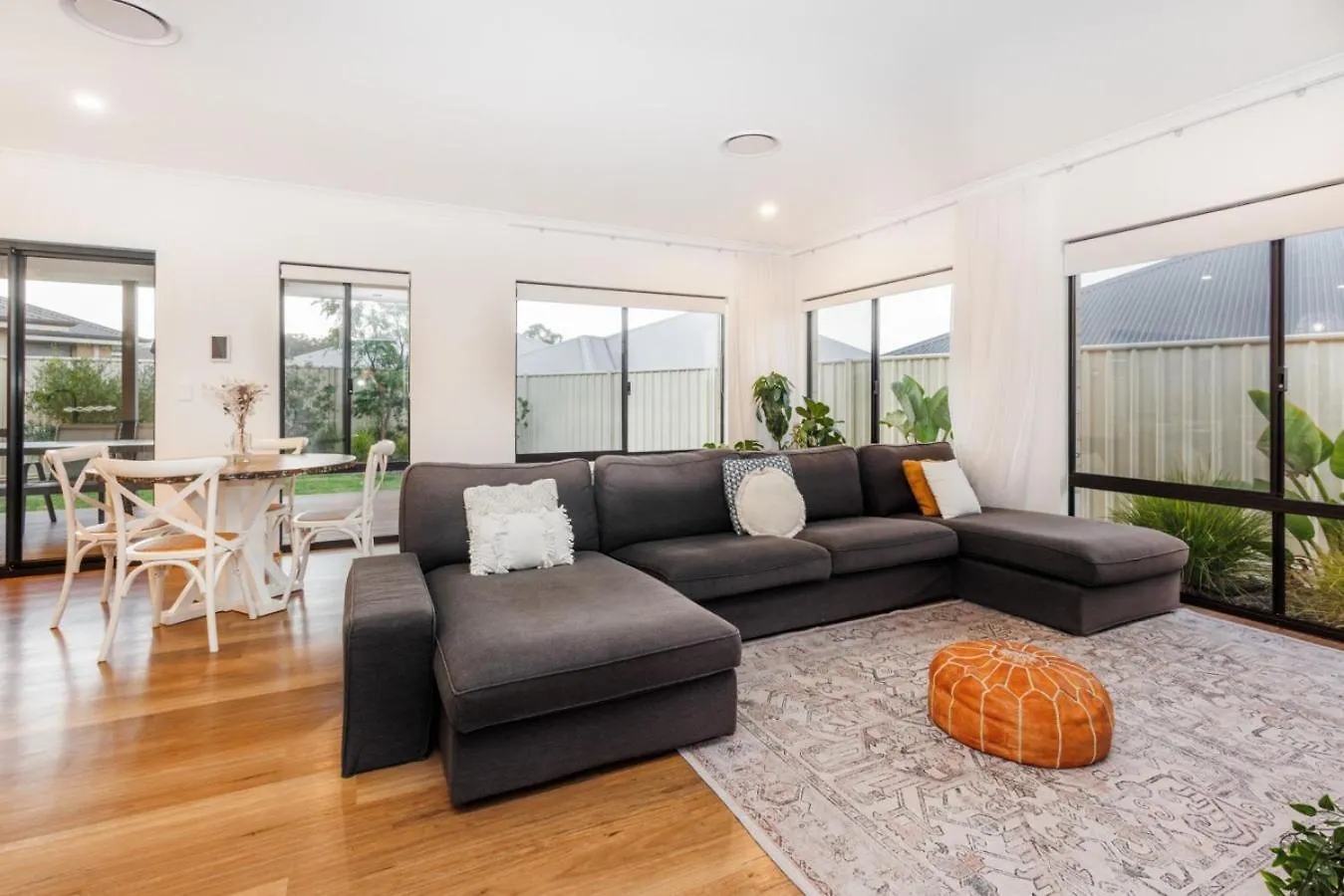 Pet-friendly. Bright And Spacious Holiday home *