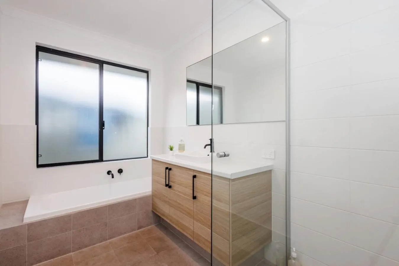 Pet-friendly. Bright And Spacious * Dunsborough