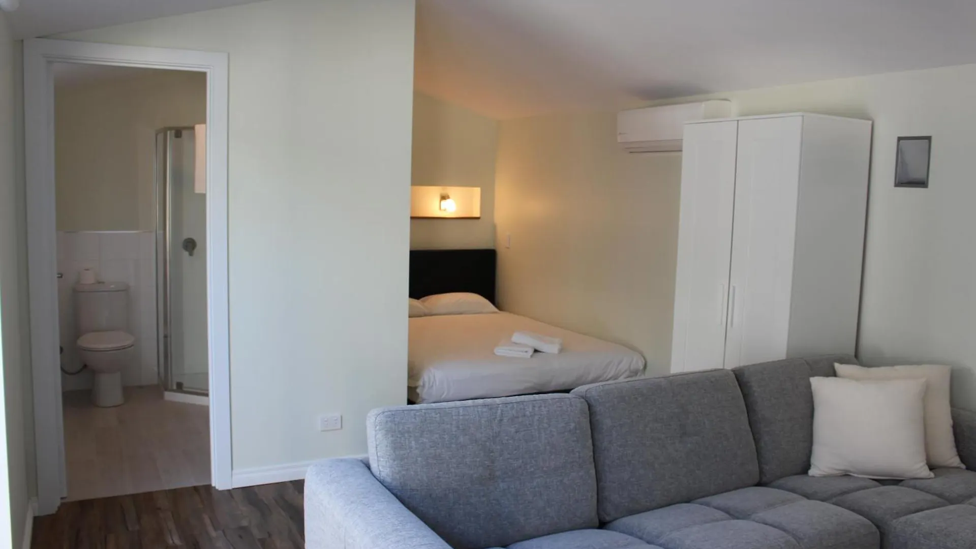 Crescent Bay Holiday Cottage & Studio Holiday home *