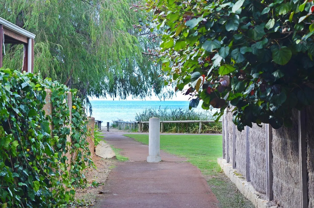 Holiday home Halcyon Daze