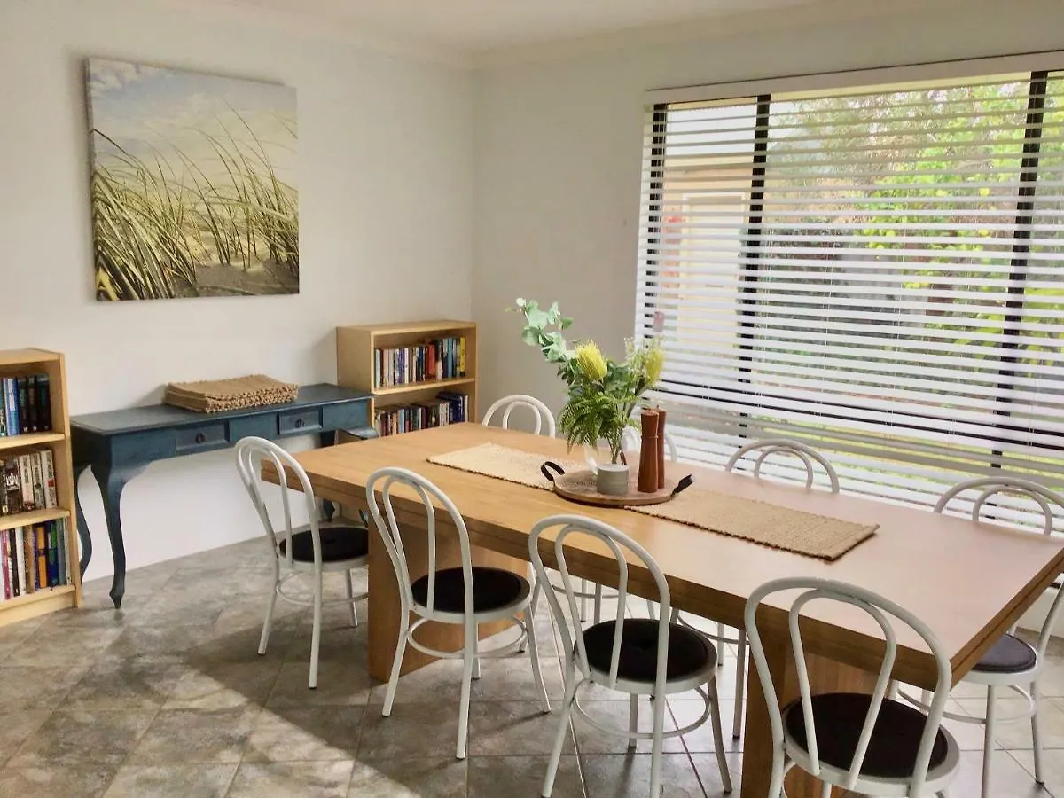 Holiday home Hakea Haven *