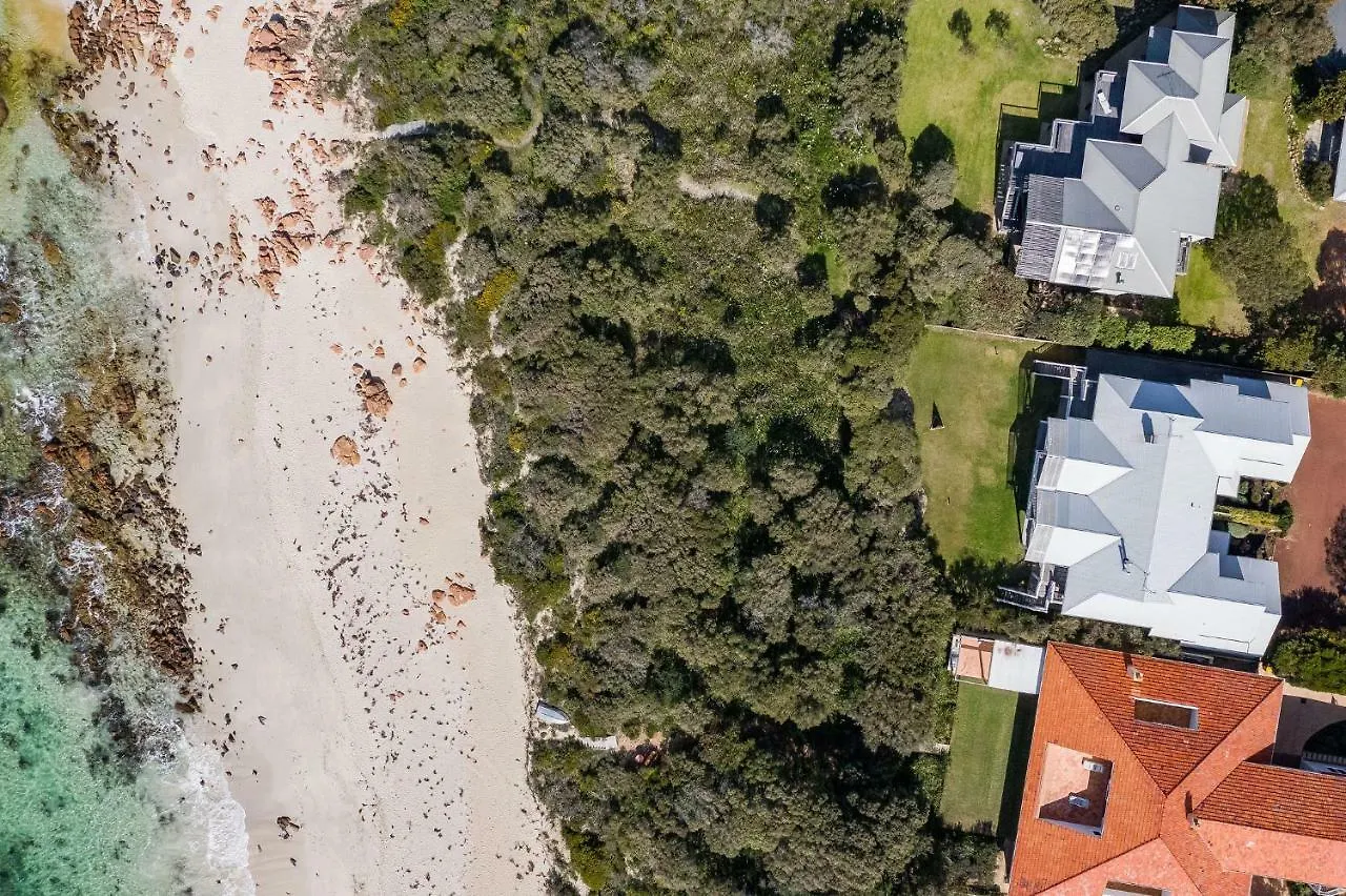 Beachfront On Eagle Bay *