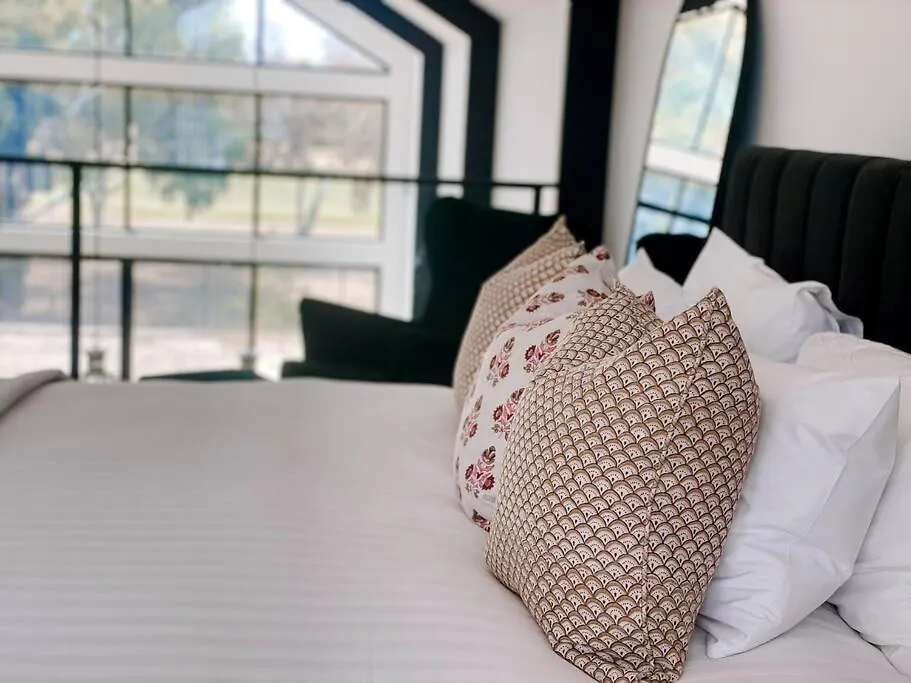 Le Soleil New Villa, Golf & Heated Pool Villa *