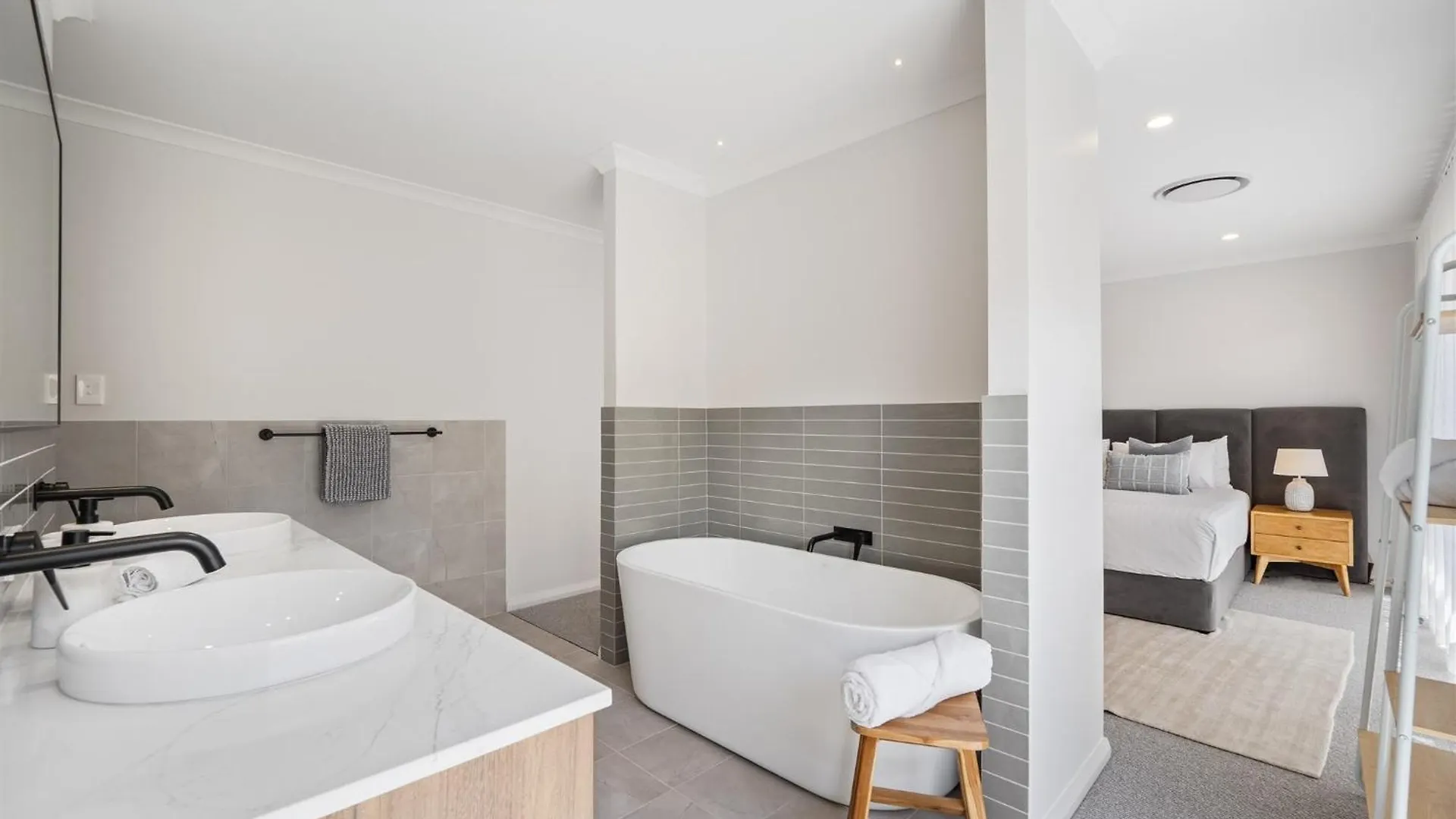 Solkis - Walk To Town, Next To Golf Course * Dunsborough