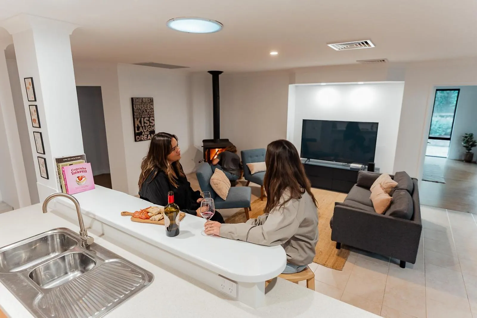 Salhus - Sleep In King Beds & Easy Walk To Town Dunsborough