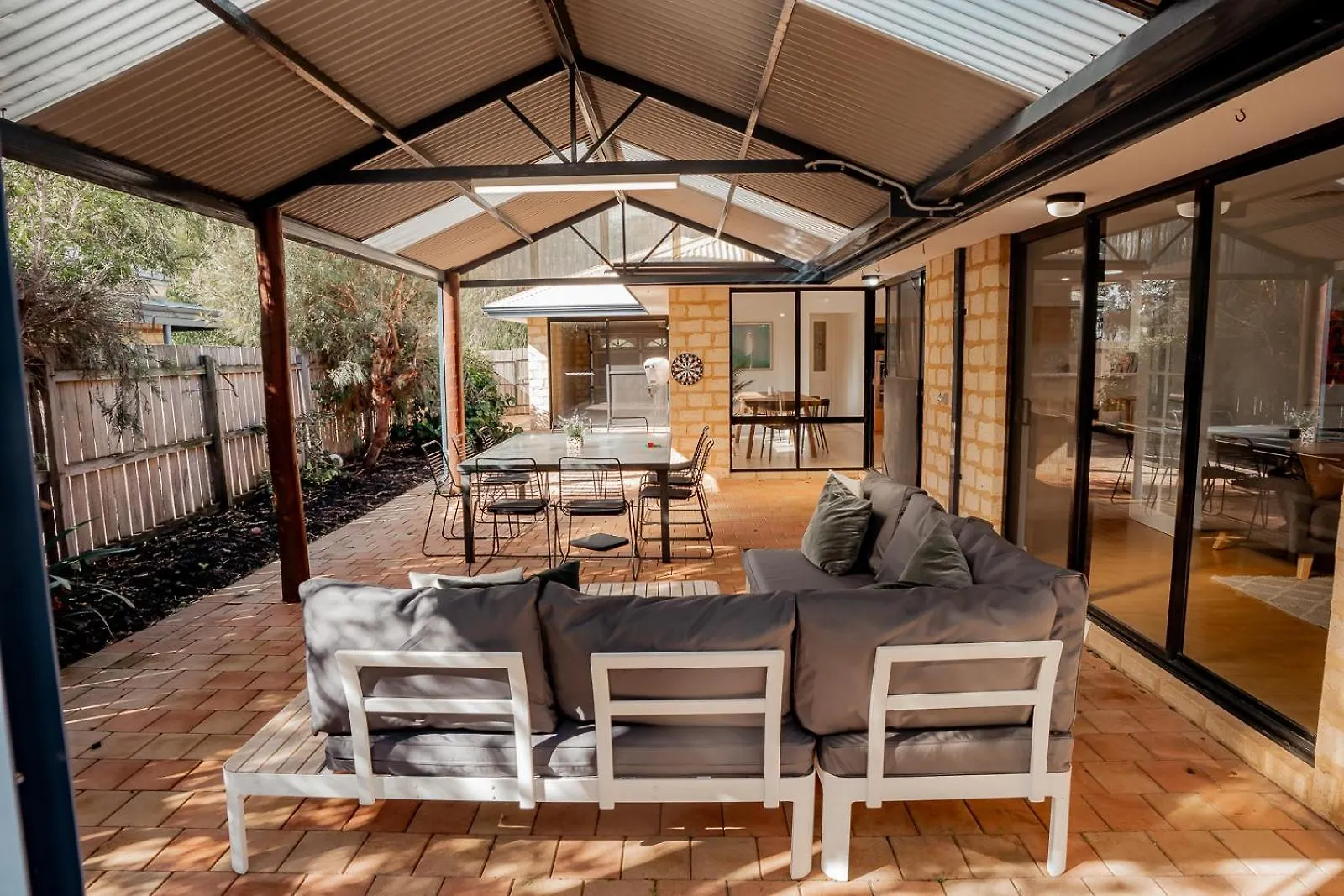 Salhus - Sleep In King Beds & Easy Walk To Town Holiday home *