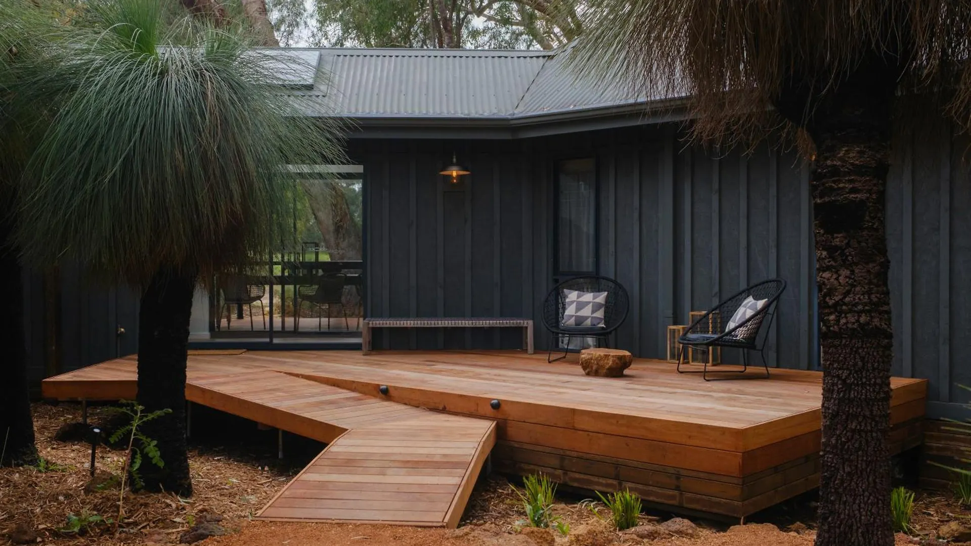 Empire Retreat Hotel