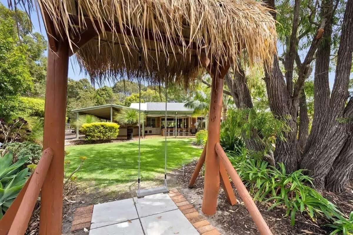 בית נופש Dandjoo - Hot Tub, Fire Pit, Outdoor Entertainment דנסבורו