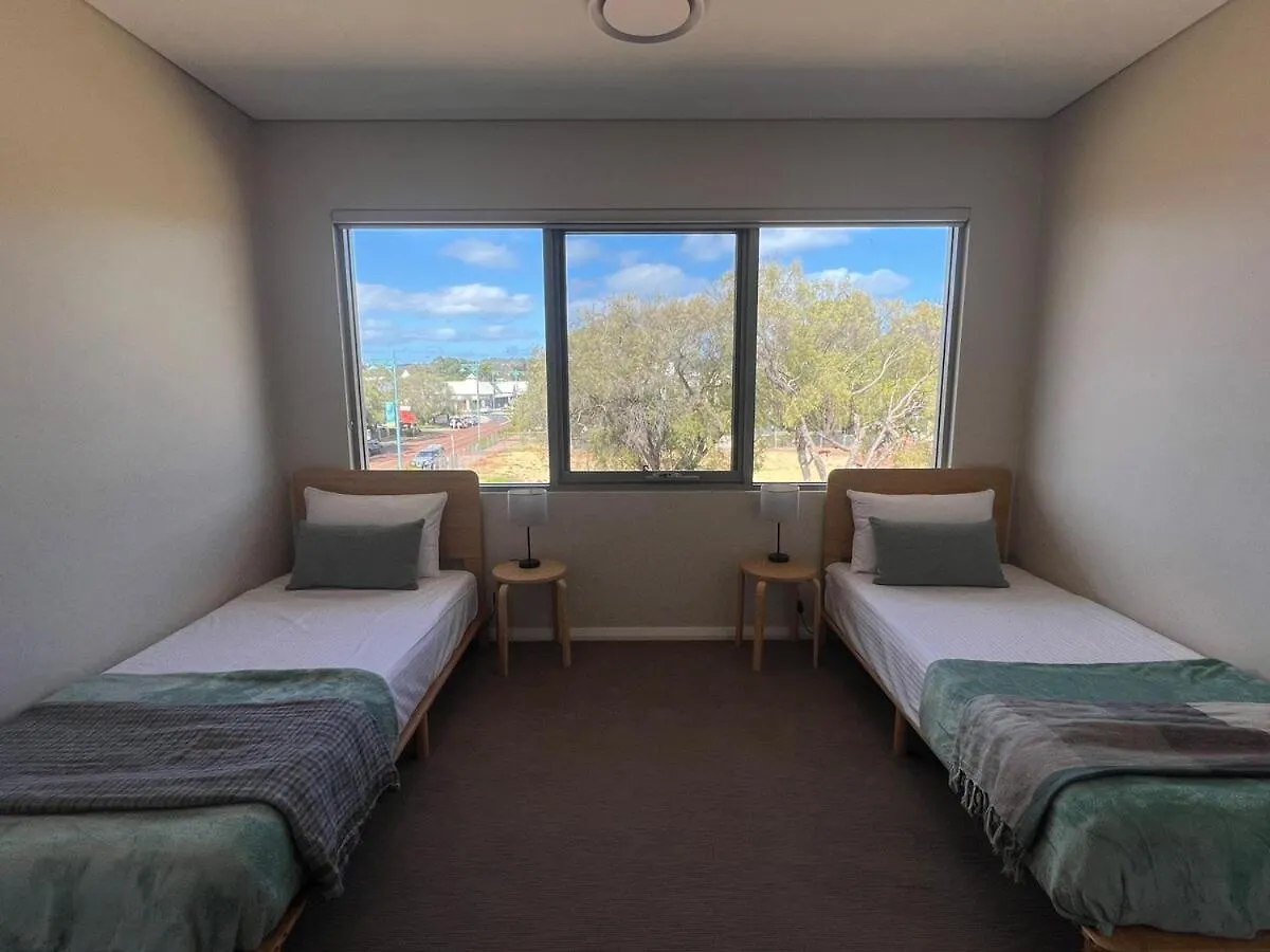 Salty Solstice-beachside Town Apartment *