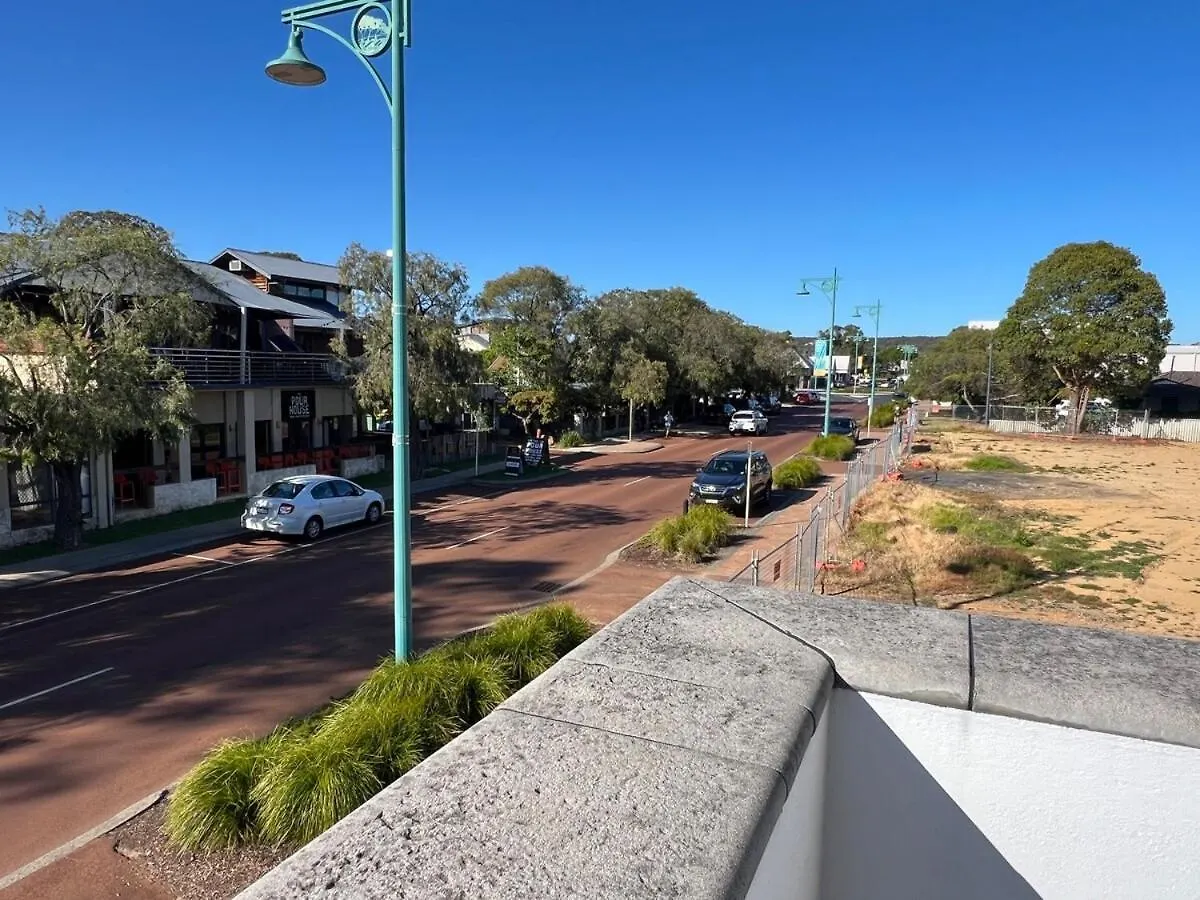 Salty Solstice-beachside Town Apartment Dunsborough