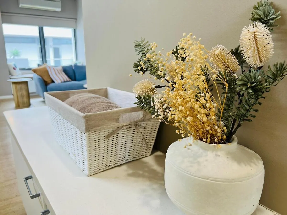 Salty Solstice-beachside Town Apartment *