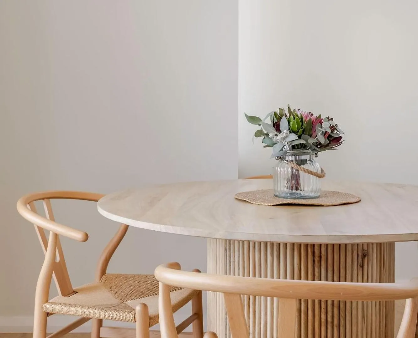 Salty Solstice-beachside Town Apartment