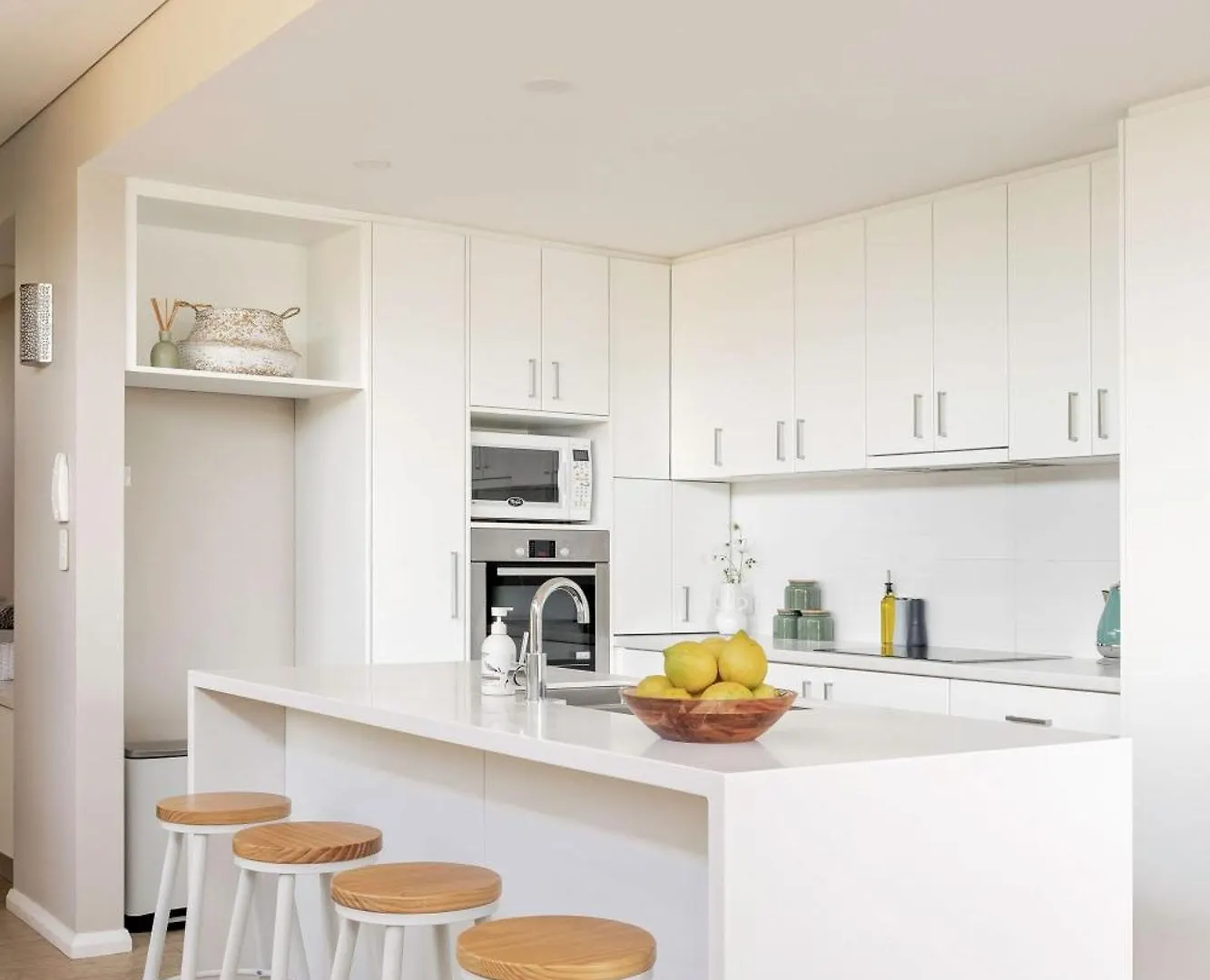 Salty Solstice-beachside Town Apartment