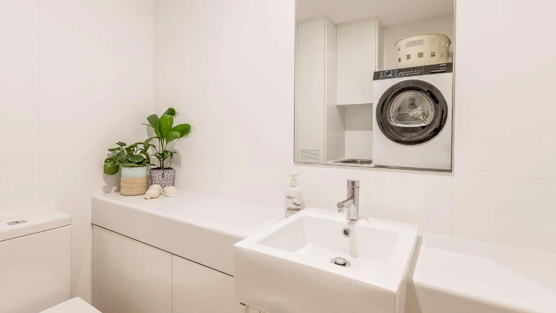 Salty Solstice-beachside Town Apartment Dunsborough